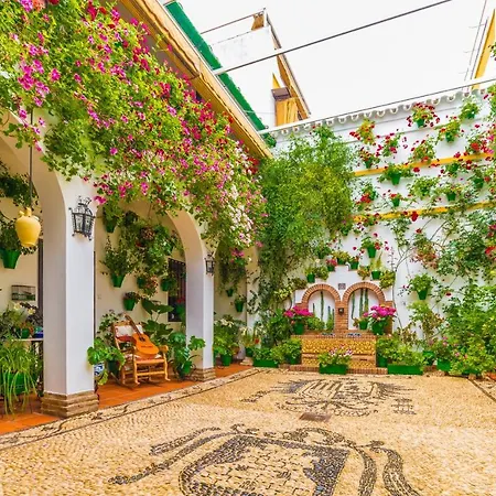 Céntrico Jardines De Vallellano *